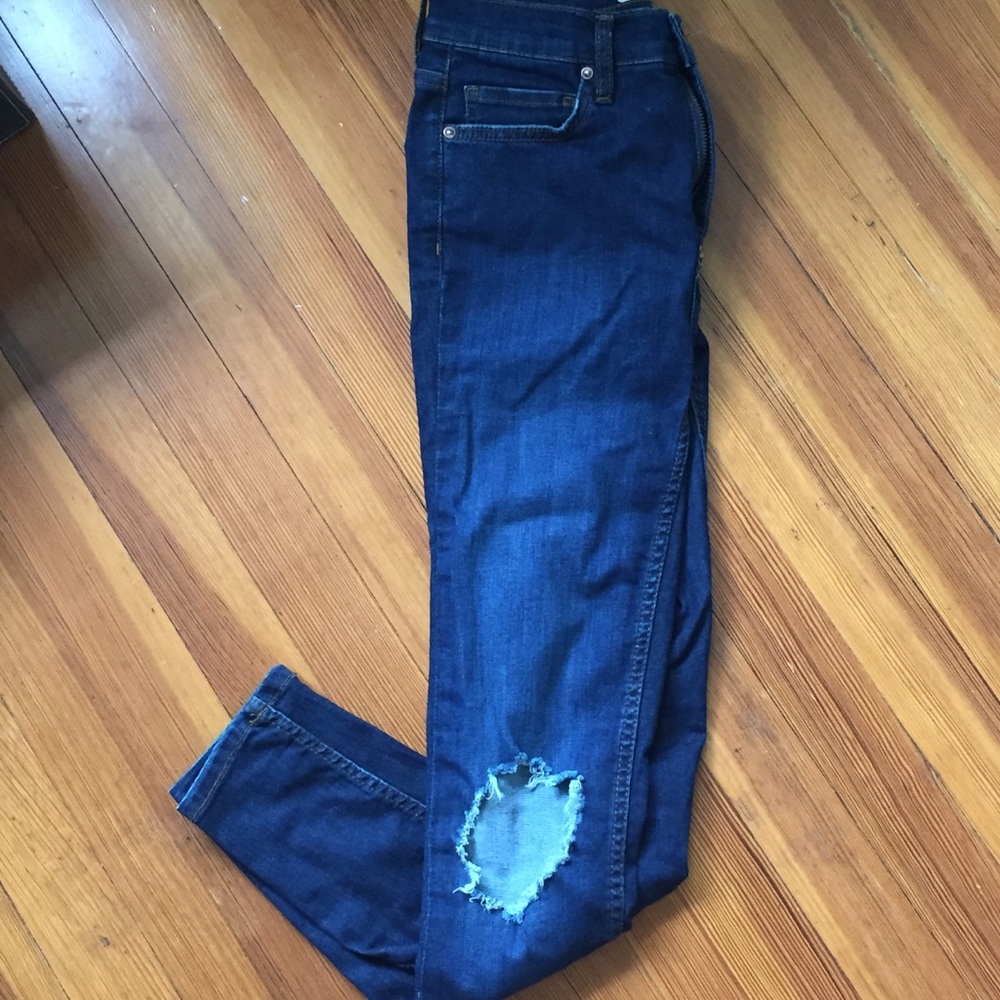 FREE PEOPLE SKINNY RIPPED JEANS